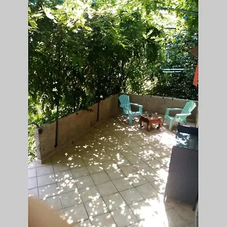 Le Plaqueminier * Ομπενά